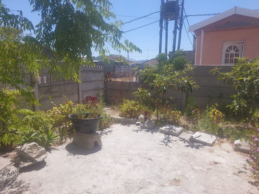 3 Bedroom Property for Sale in Roosendal Western Cape